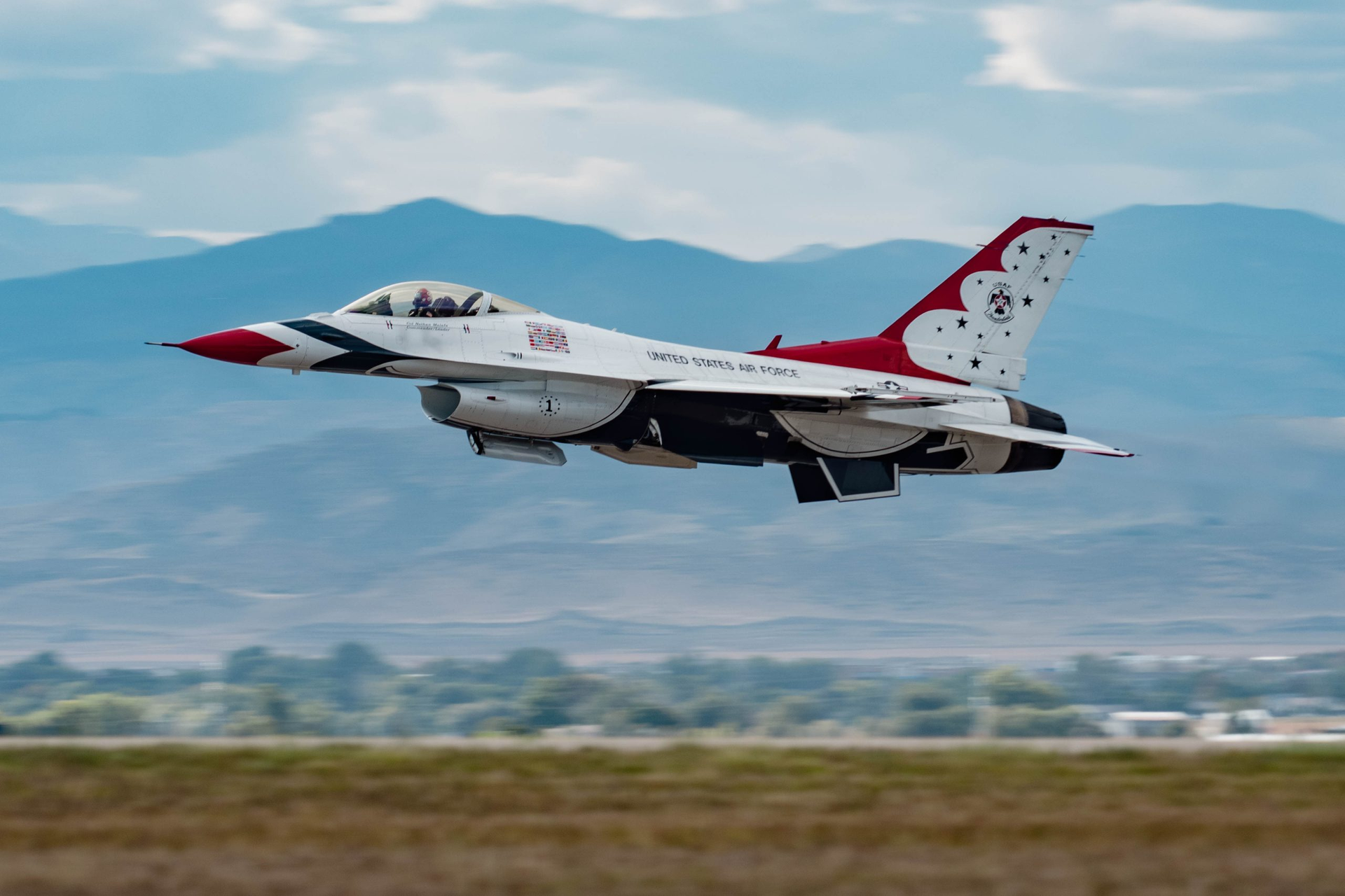 Investigators Blame F-16 Thunderbird Crash on Turned Fan Blade Deep in Engine