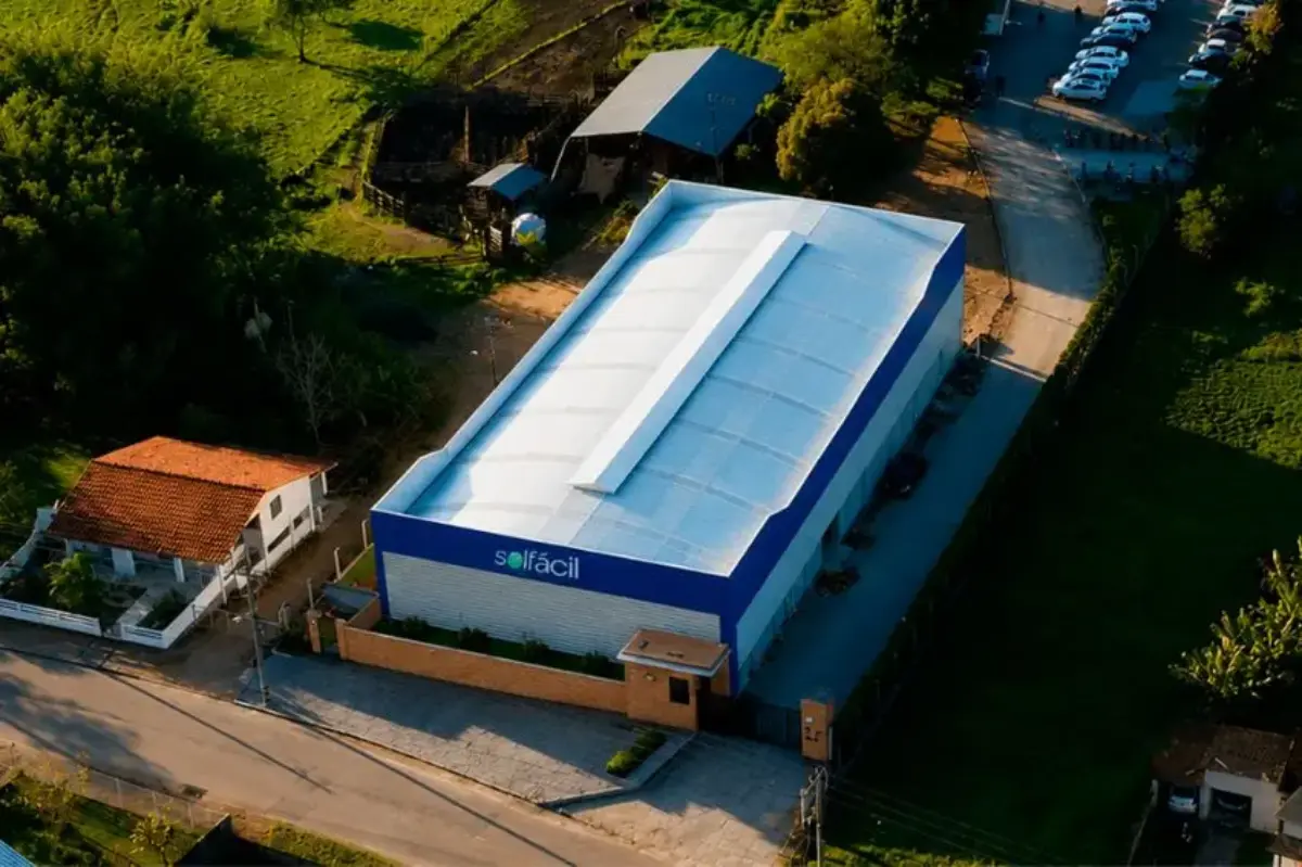 Solfácil opens distribution center in Santa Catarina.
