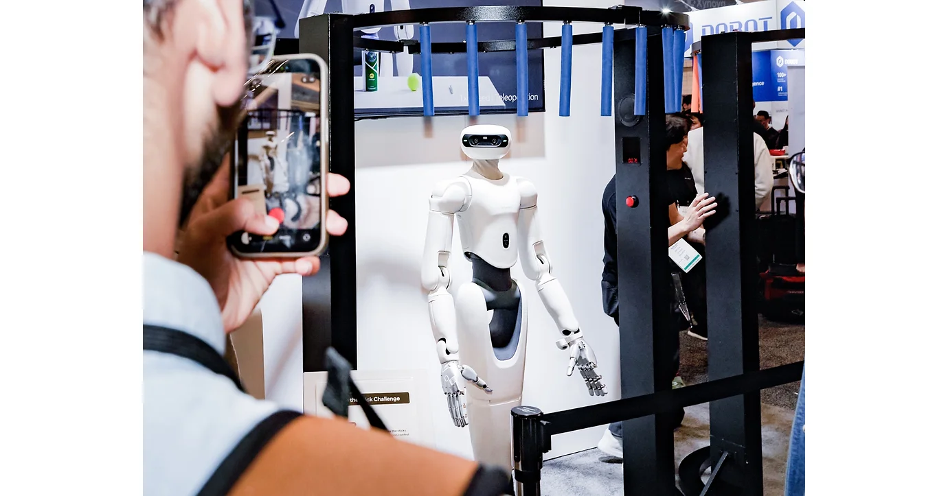 Sharpa Unveils Three Flagship Products: D01 Robot, W02 Dexterous Hand and AE01 Data Glove at IROS 2026