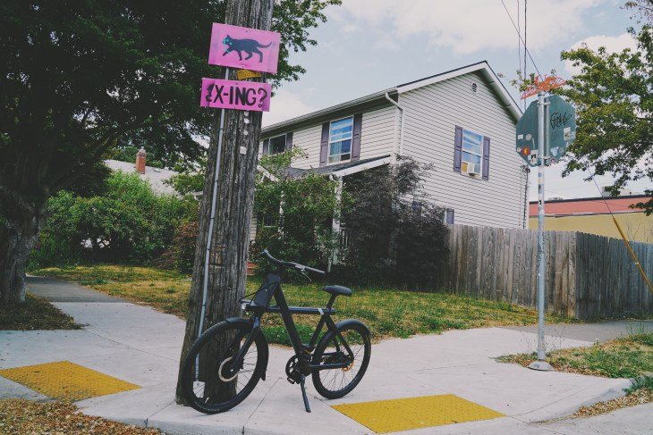 From VanMoof to VanPoof! How did the e-bike pioneer go bankrupt, even as the market boomed?