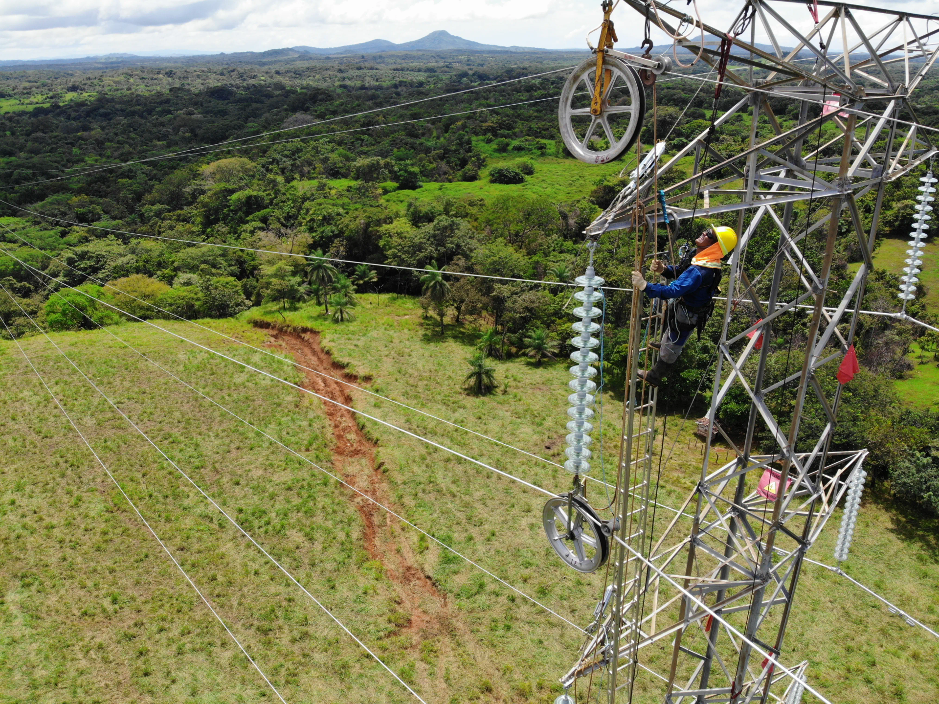 Elecnor reports 2025 investment in workplace safety