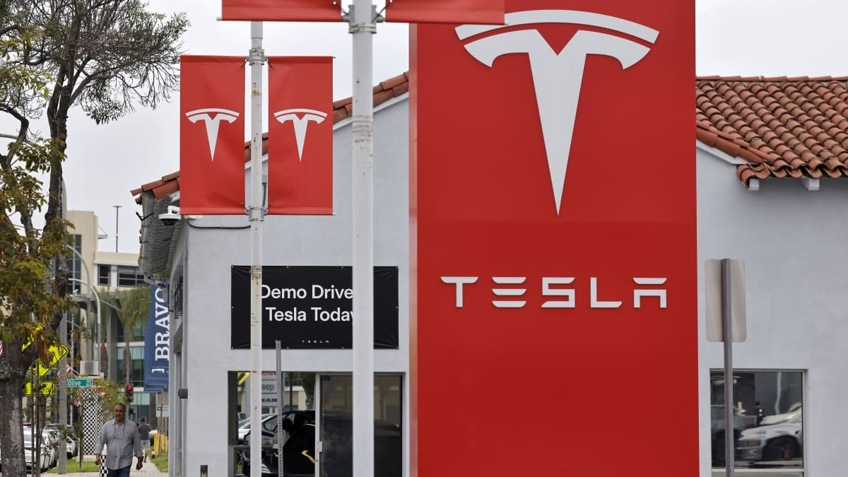 Tesla stock jumps 5% on better-than-expected vehicle deliveries report