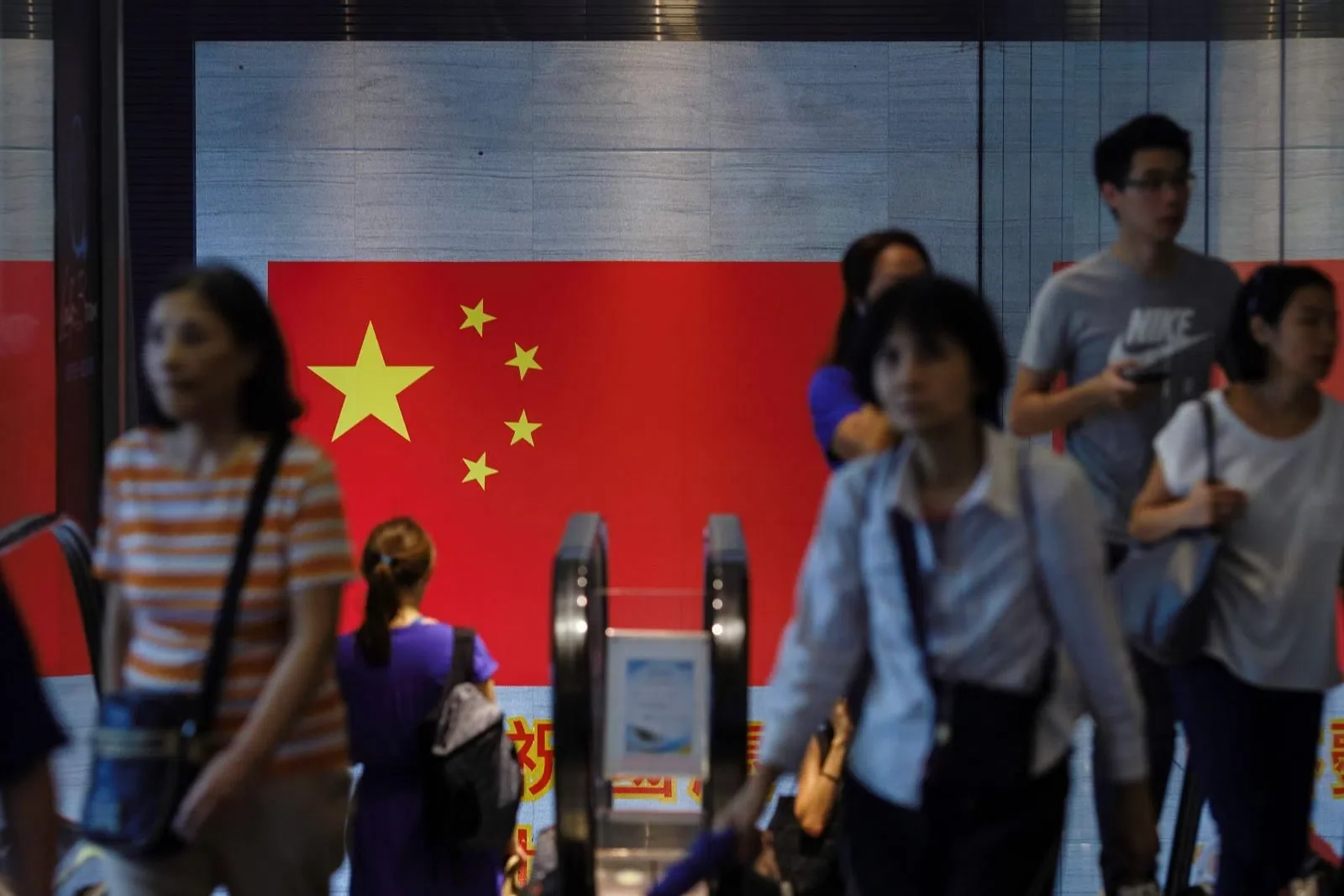 China cracks down on online micro-lending firms with new rules