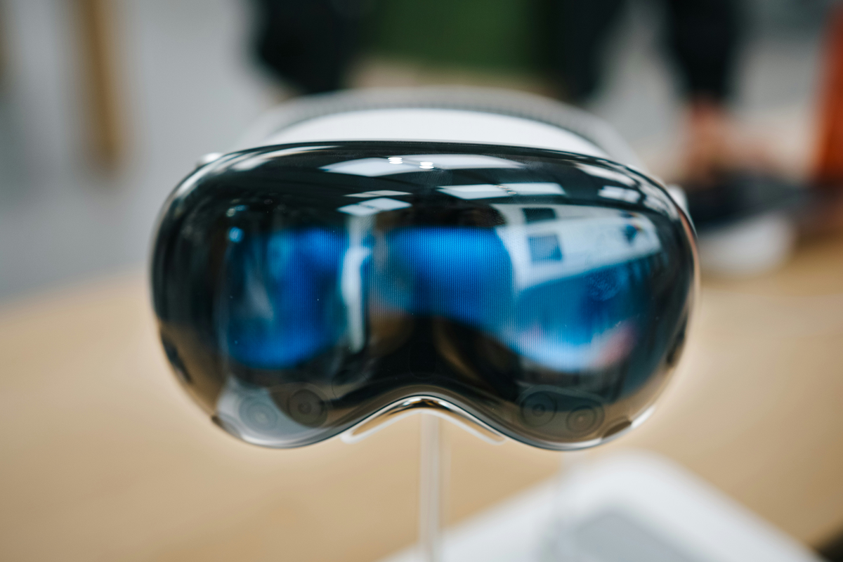 A Vision Pro veteran on why phones are better for AR