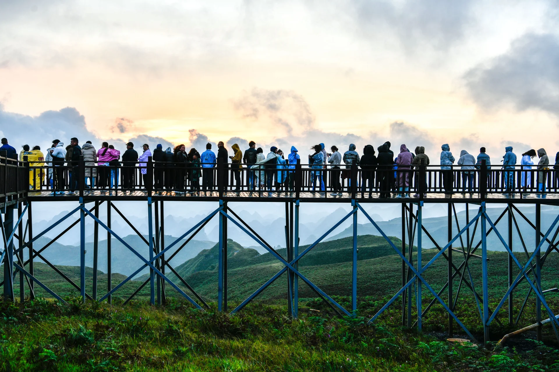 Guizhou targets Hong Kong travellers with extended-stay mountain getaways
