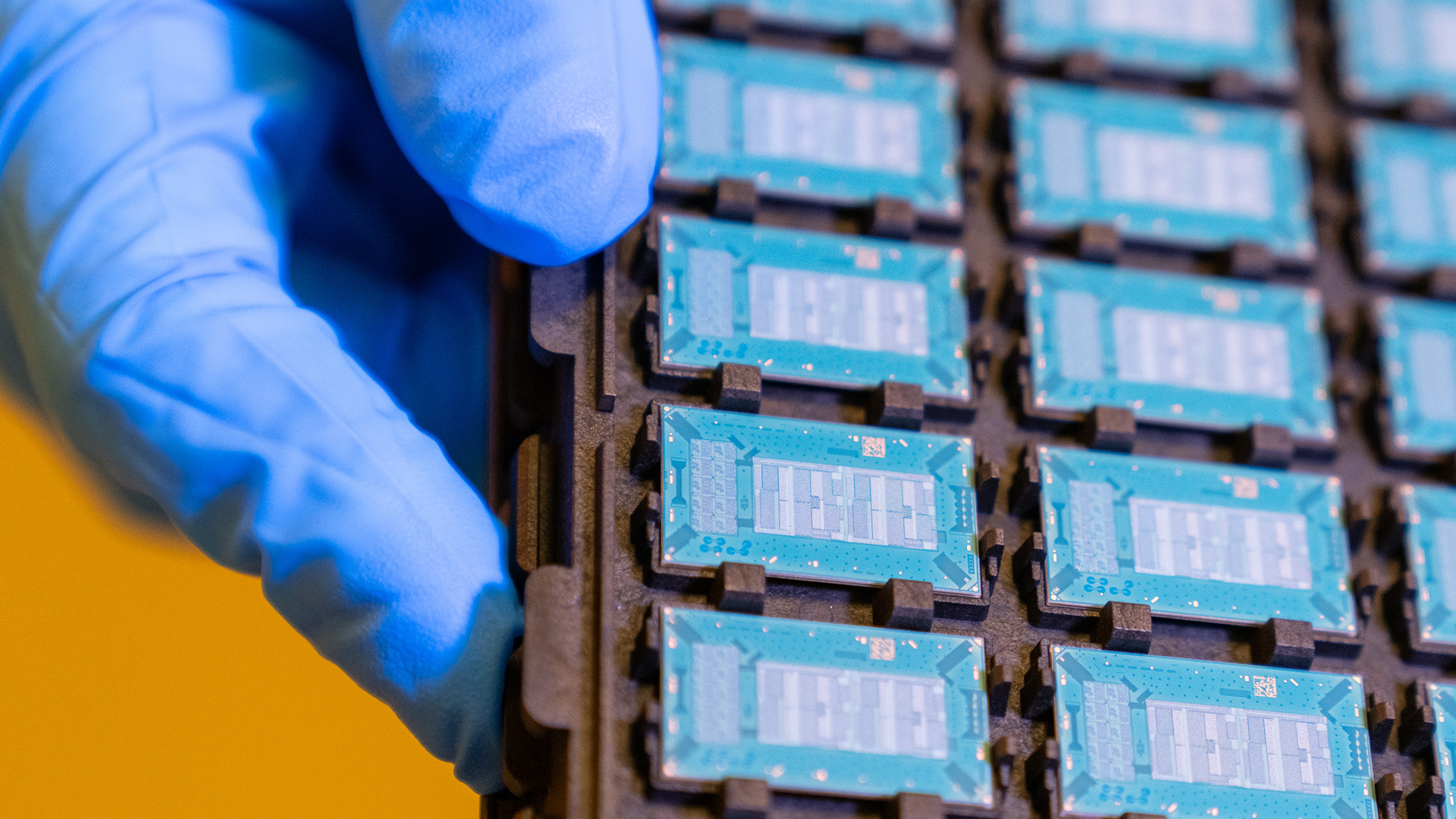 Intel and Lens Technology Collaborate to Enable Advanced Semiconductor Packaging for the AI Era