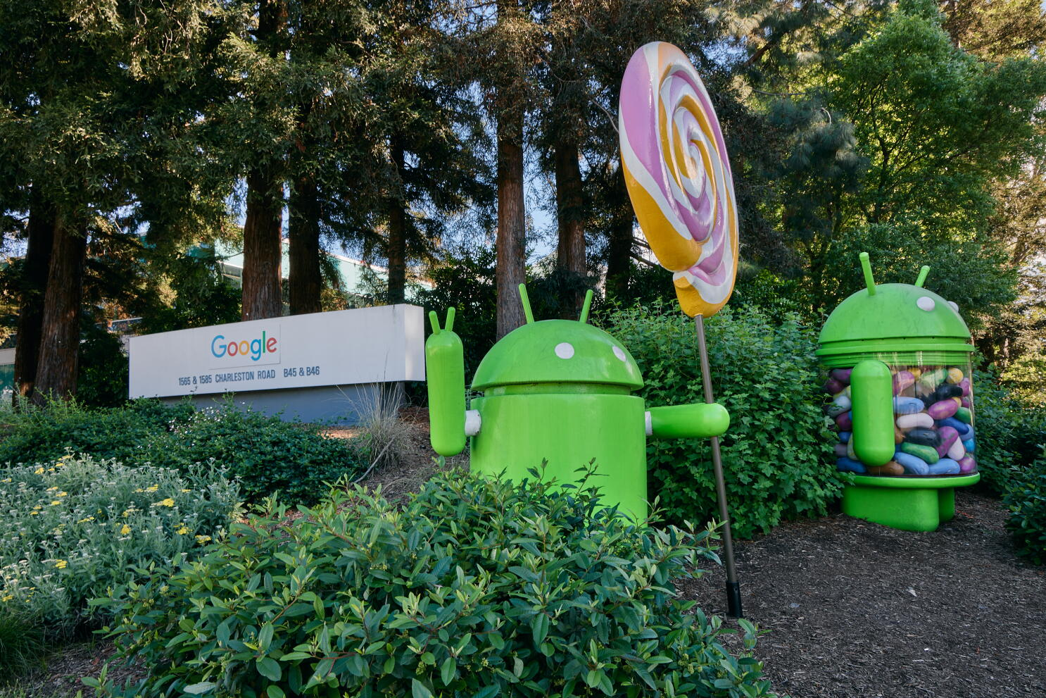 Sources: Google approached Disney, Universal, and other studios to license characters and films for its AI tools, but legal and union concerns stalled deals (Wendy Lee/Los Angeles Times)