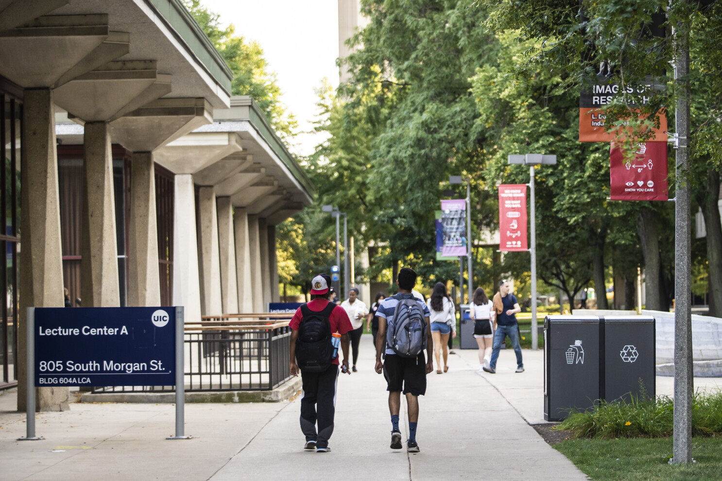 State treasurer offers no-cosigner loans to Illinois students trying to pay for college