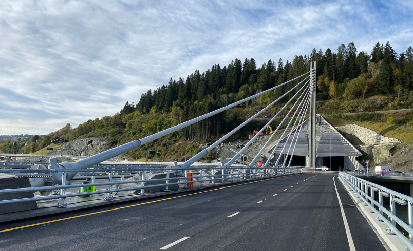 After 2 years of hard work, the Nydalsbrua Stay Cable bridge in Norway is now officially open to traffic!
