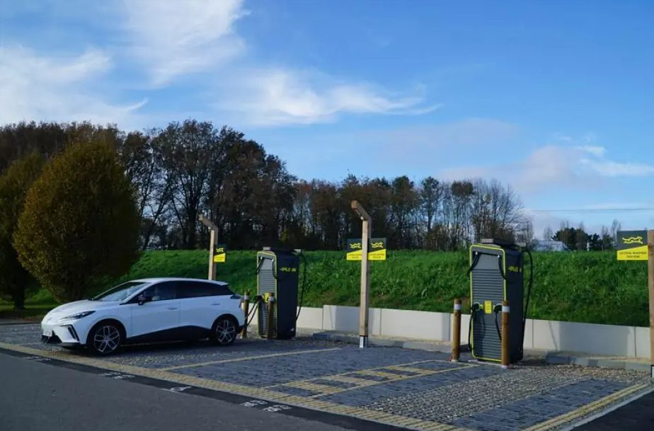 Retail giants partner with Voltalia to expand EV charging in France