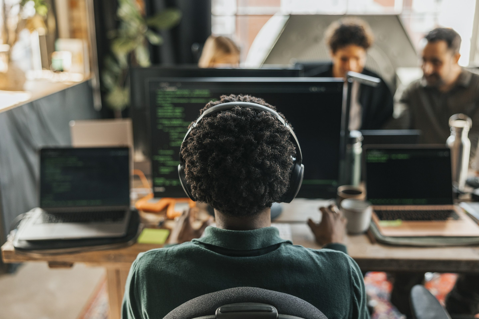 AI engineers are being deployed as consultants and getting paid $900 per hour