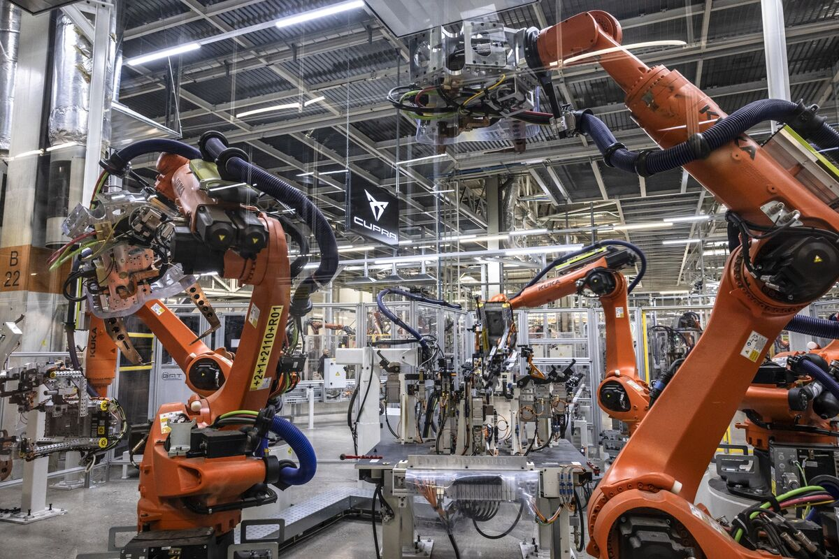 Robot Maker Kuka Eyes US, Asia as Europe Lags Behind on AI