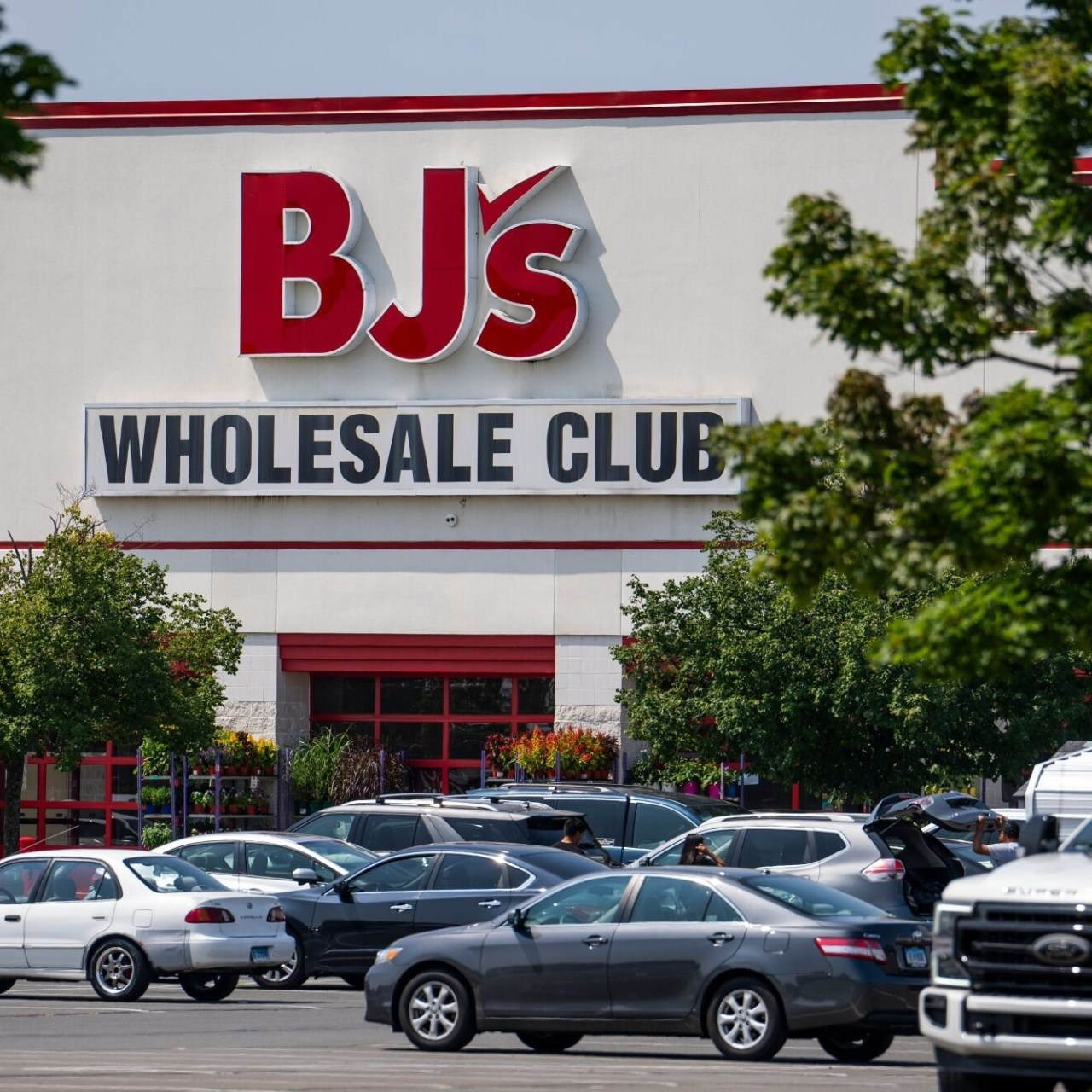 BJ’s Wholesale Wins Value-Seeking Shoppers With Deals on Gas and Groceries