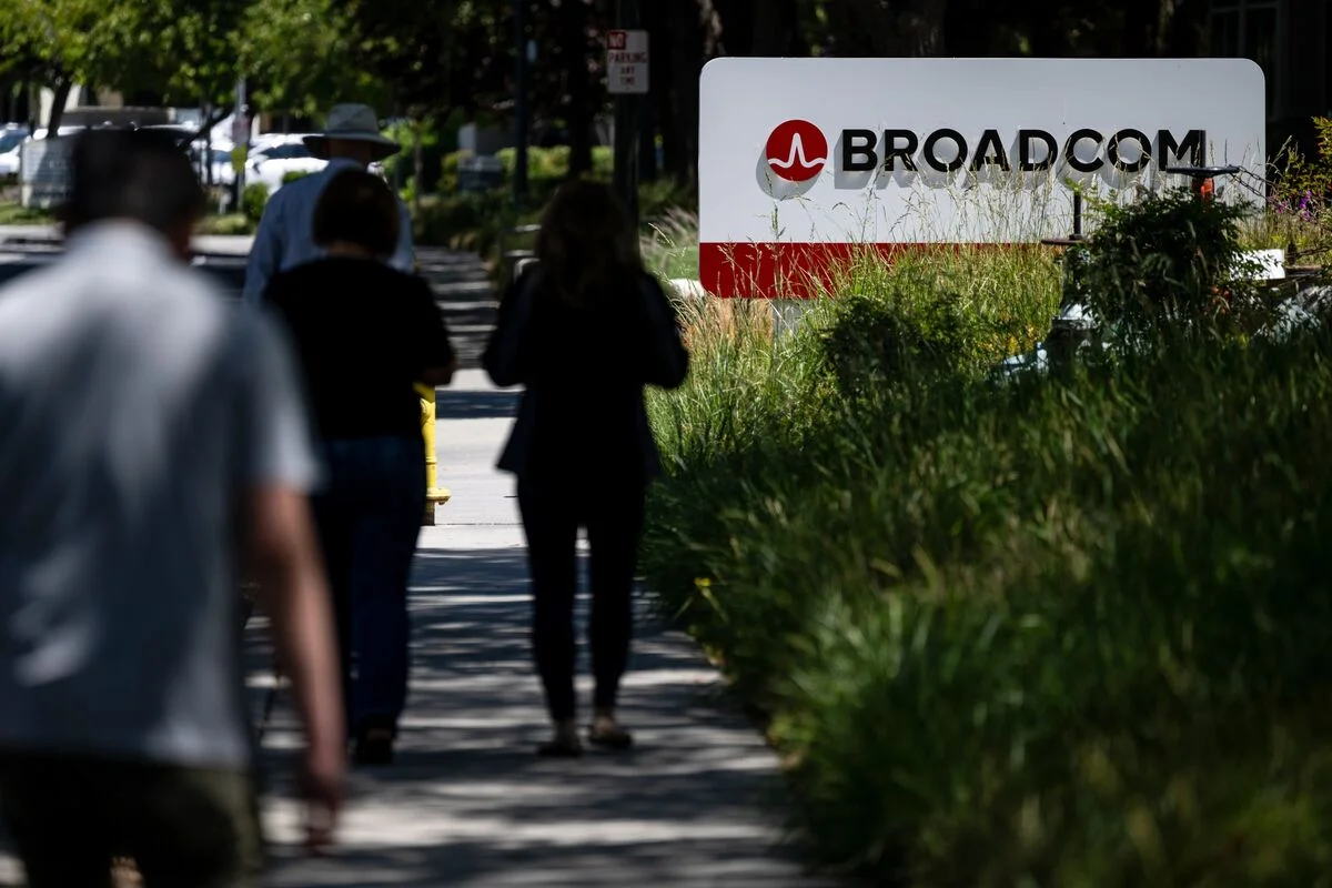 Blackstone, Banks Amass $60 Billion for Broadcom’s AI Chip Deal