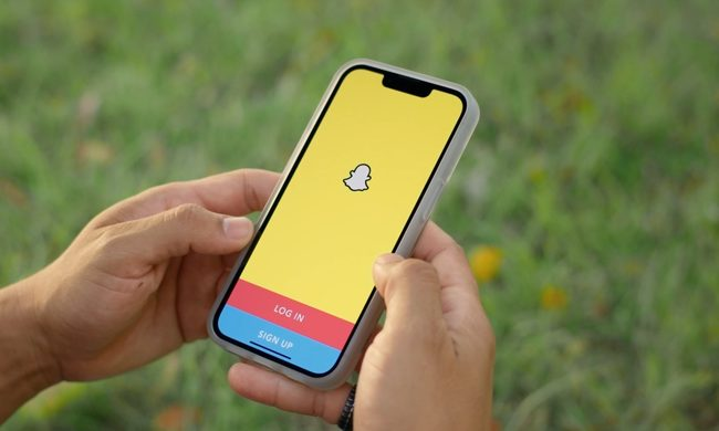 Mirror Emoji Keyboard turns selfies into characters that look like you