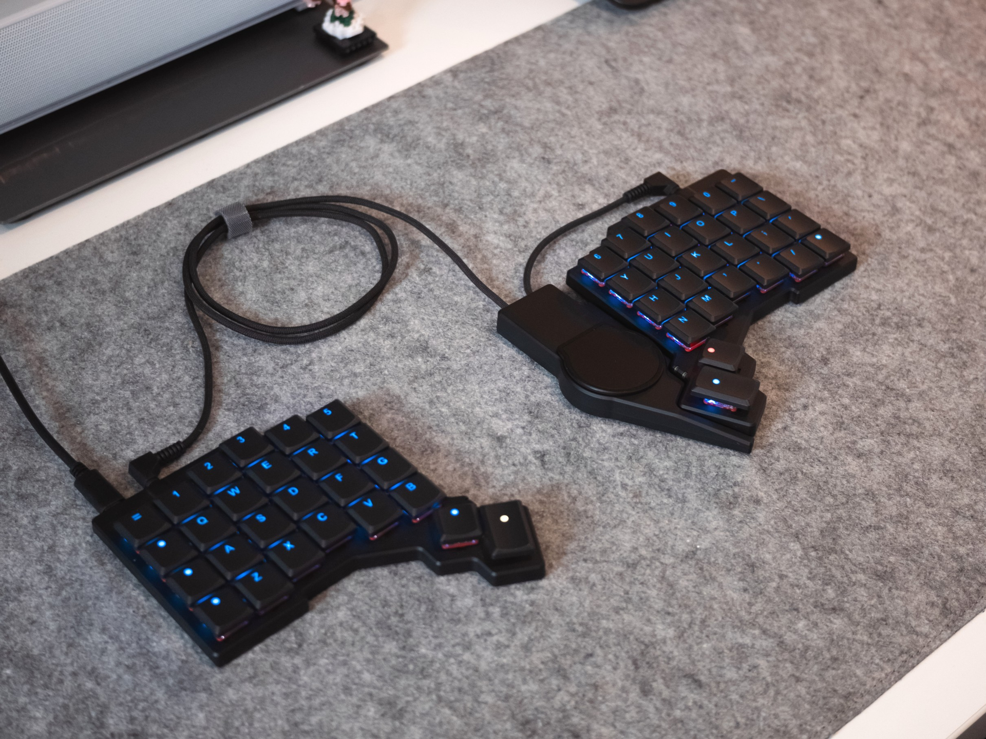 ZSA Navigator Trackpad: Voyager low-profile mechanical keyboard gets game-changing multi-touch input with minimal setup