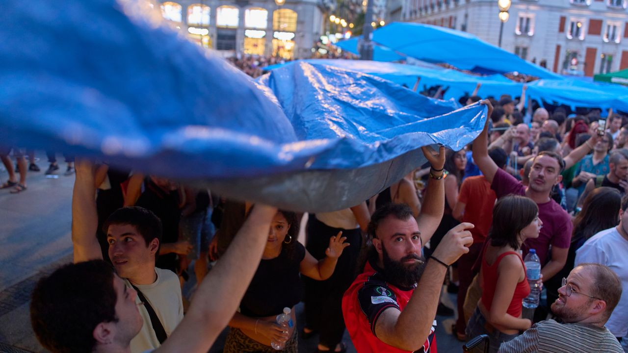 Spain's PSOE-Podemos government unveils 11 billion bailout