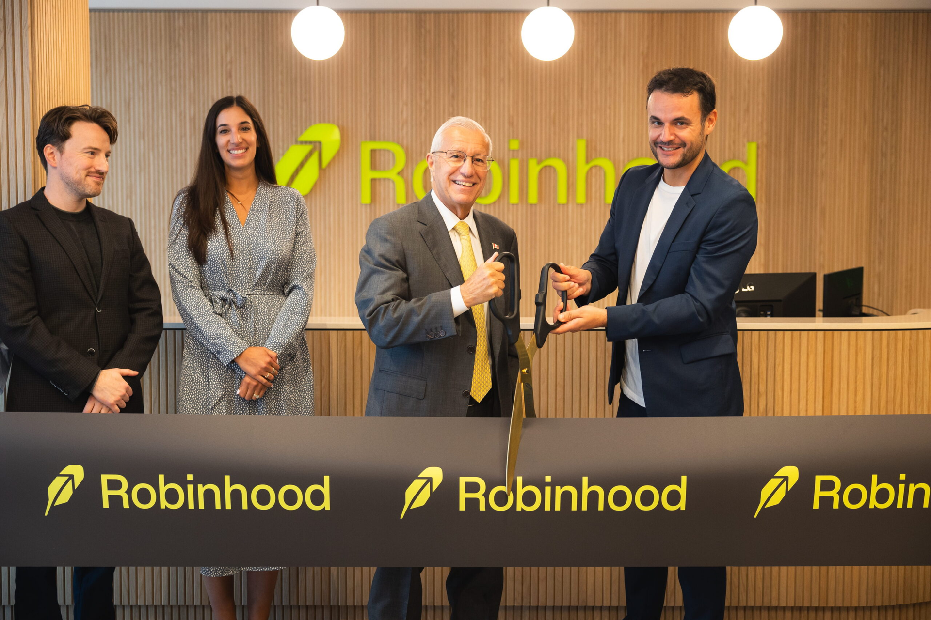 Robinhood Cements Expansion into Canada with Launch of Toronto Hub