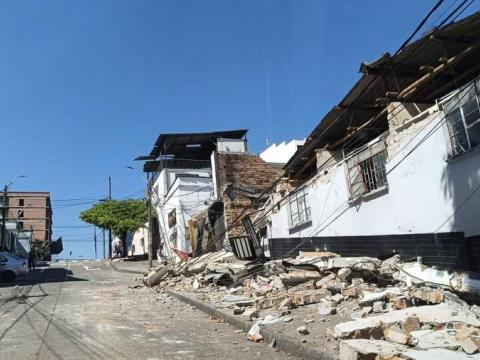 Powerful earthquake strikes Colombia