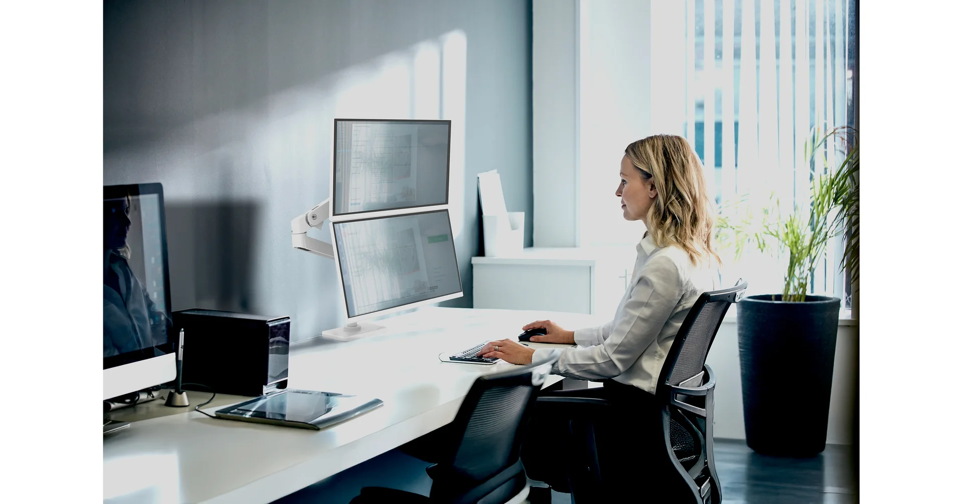 Ergotron Launches LX Pro Monitor Arm in Japan