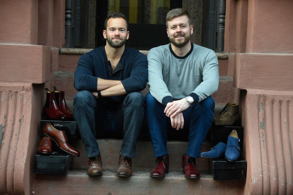 Online shoe brand gives guideshops a try
