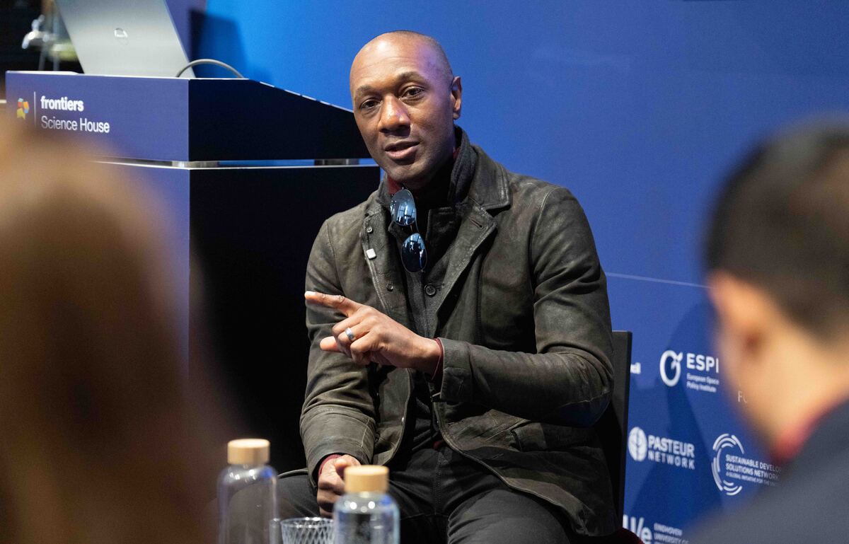 Grammy-nominated Aloe Blacc calls for open data sharing across funders and corporations at the Frontiers Science House
