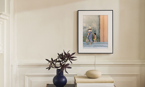 Aura Frames Debuts Walden in the UK, the Larger Smart Frame Perfect for Holiday Gifting
