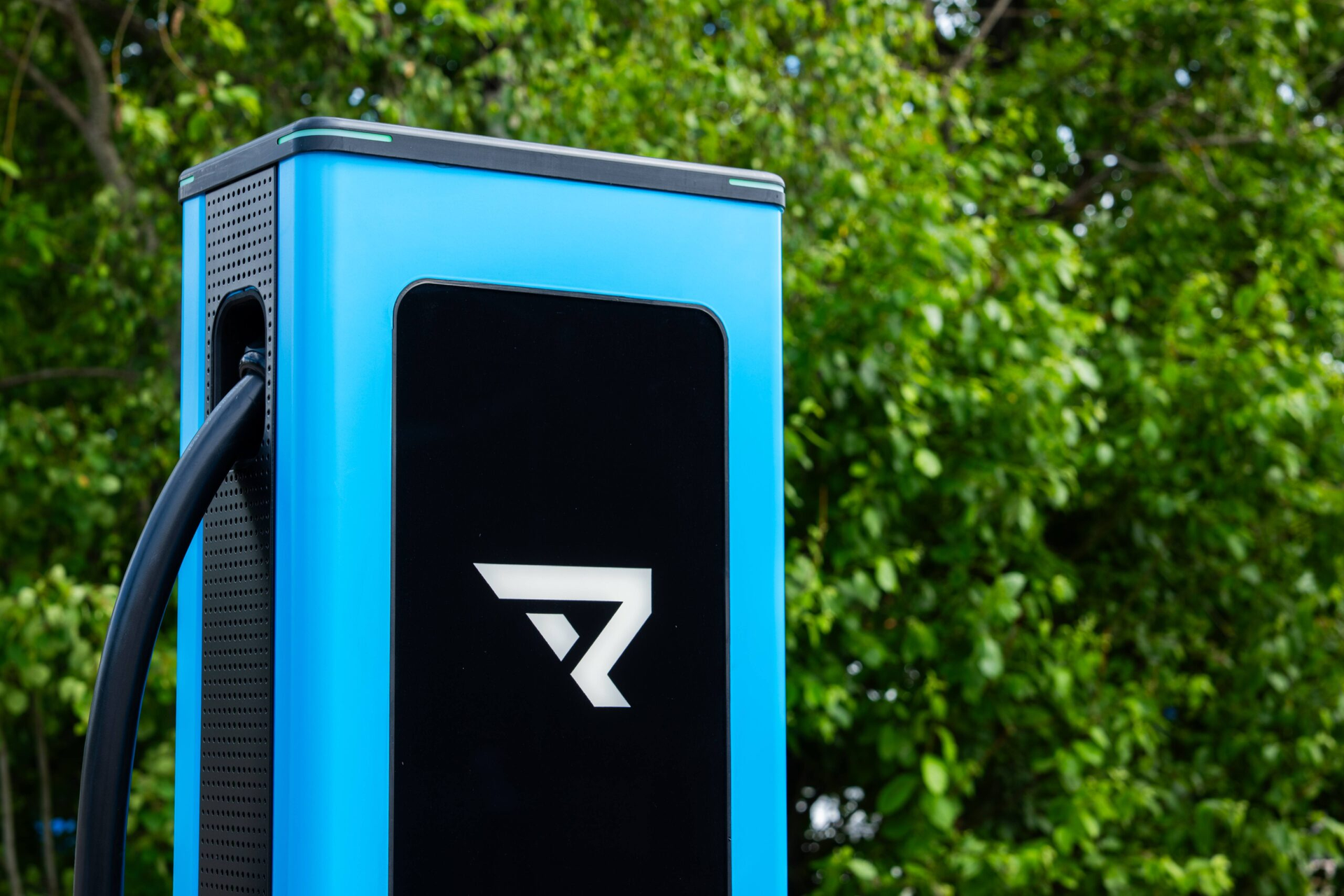 Finnish company Plugit is acquiring Helen’s charging business and will become the largest charging operator in the Helsinki metropolitan area