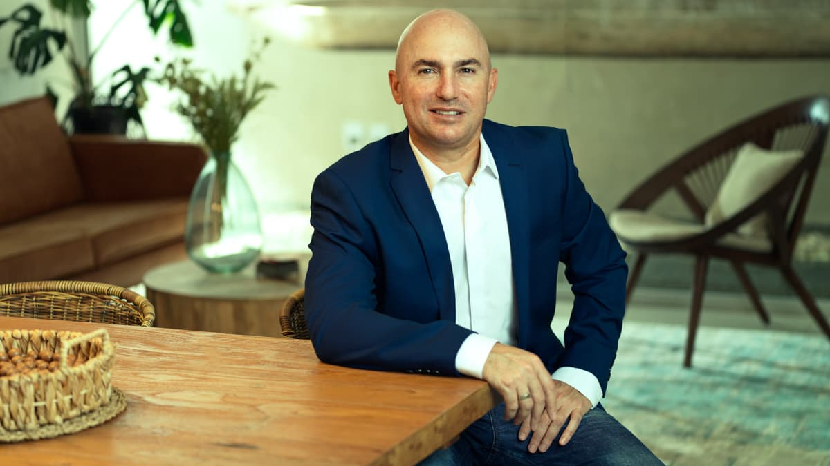 Former Google, Meta executives raise $100 million for high-capacity AI servers startup