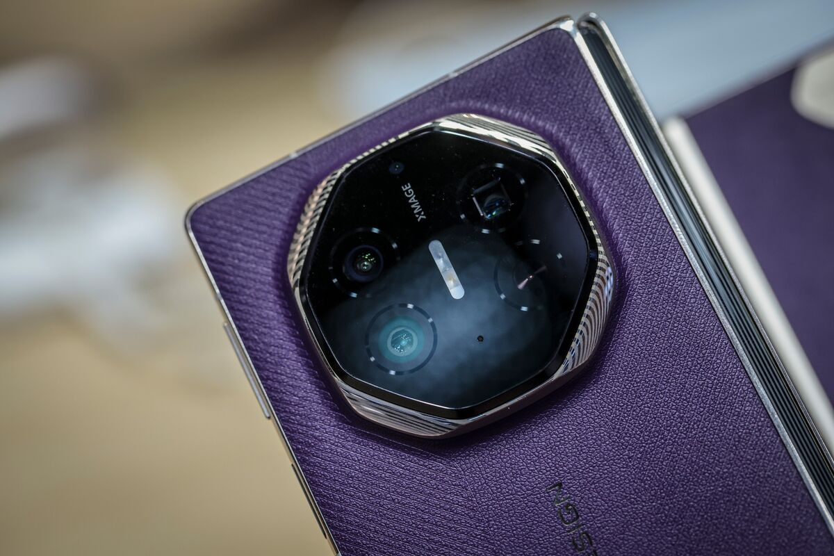 Huawei Sees More Smartphone Price Hikes Due to Memory Crunch
