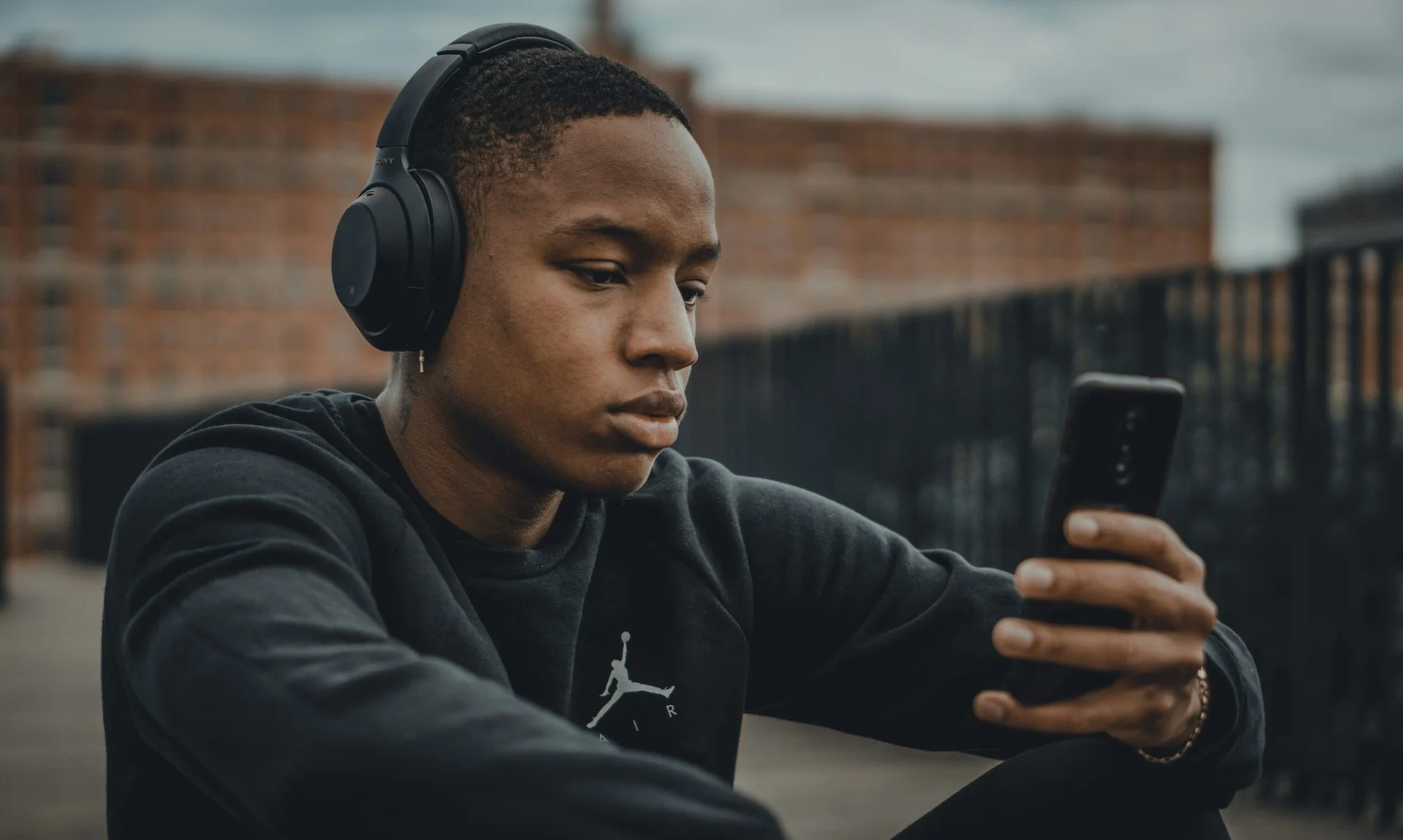 As young Americans struggle with mental health, online support surges – including in Maryland