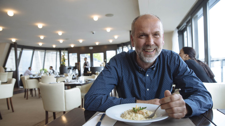 V hlavní roli chřest: V plovoucí restauraci Grosseto Marina jsme poobědvali s Liborem Mertlem