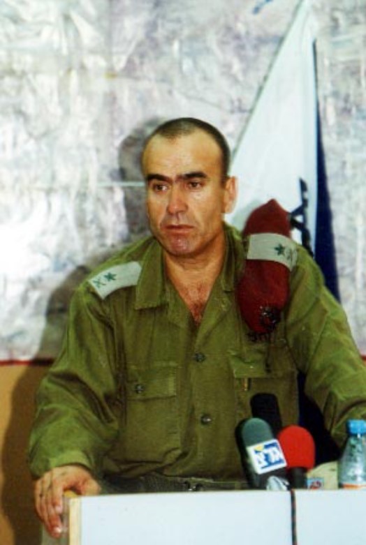 Yom-Tov Samia