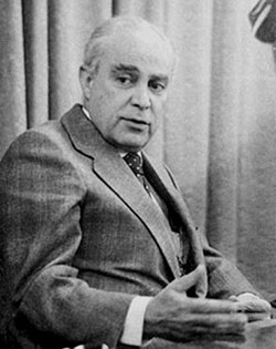 Robert Strauss